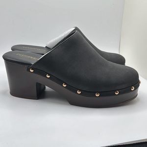 CUSHIONAIRE Women's Faux Wood Clog with Memory Foam Padding 8.5 BLACK